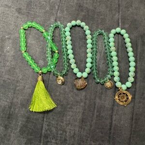 NWOT Artesanal hand made elastic 5 pcs Green cristal Beaded Charm Bracelet Set